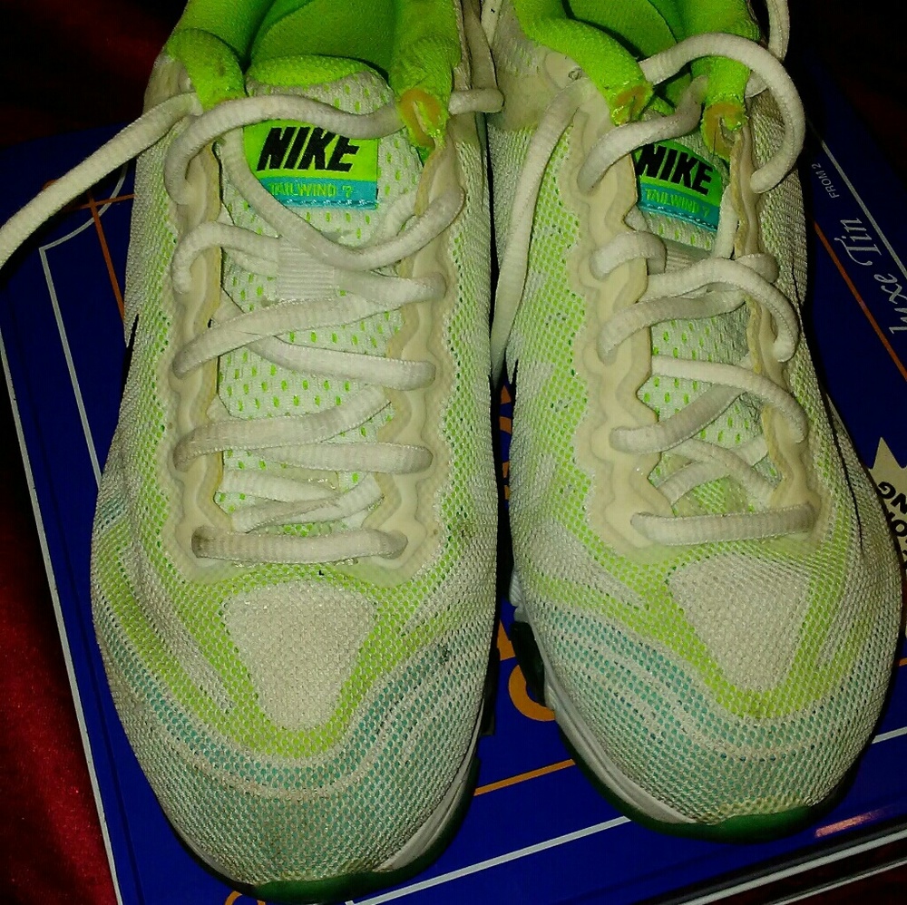 Woman nike air max size 6